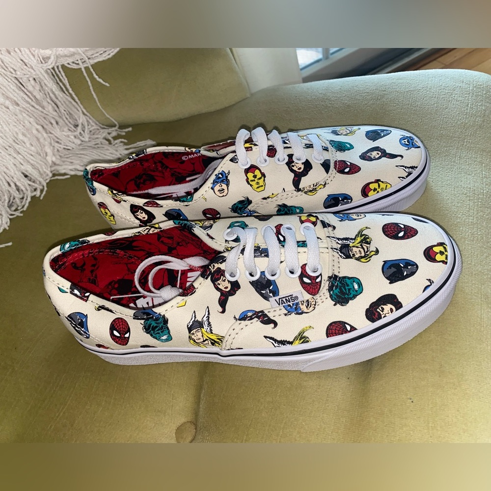 ✨MARVEL COMICS AVENGERS VANS - M8/W9.5✨